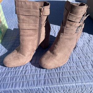 Stylish Women's Ankle Boots in Taupe